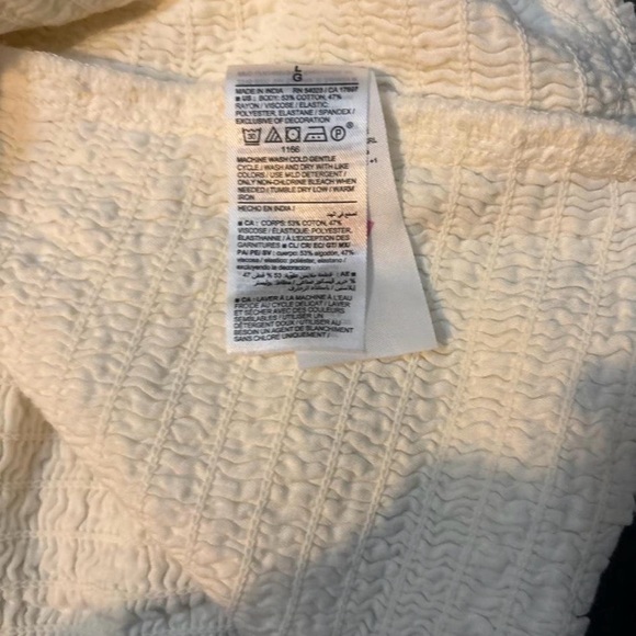 Old Navy Cream Blouse with Blue Floral Detail - Picture 5 of 5